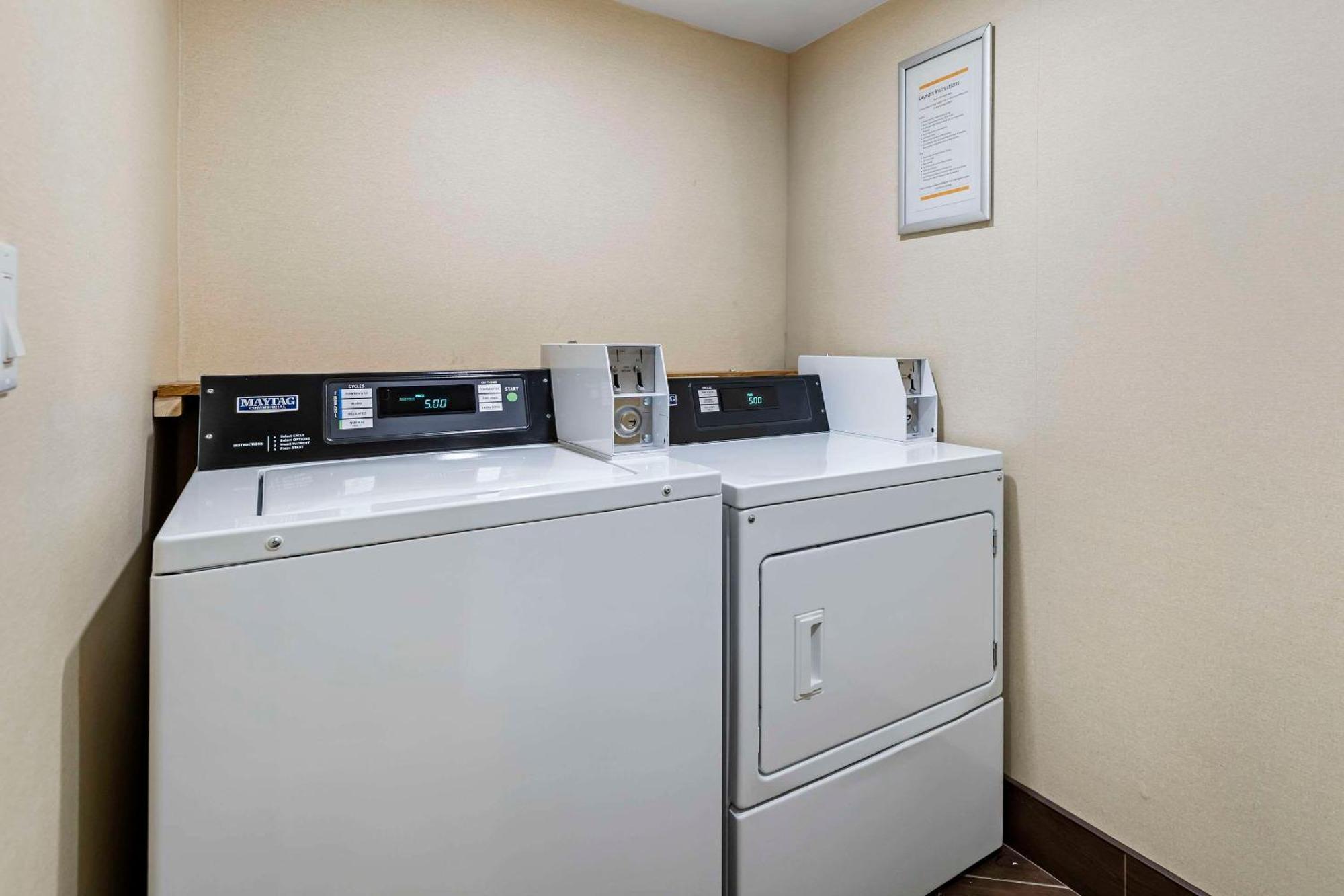 ווינדזור Comfort Inn מראה חיצוני תמונה